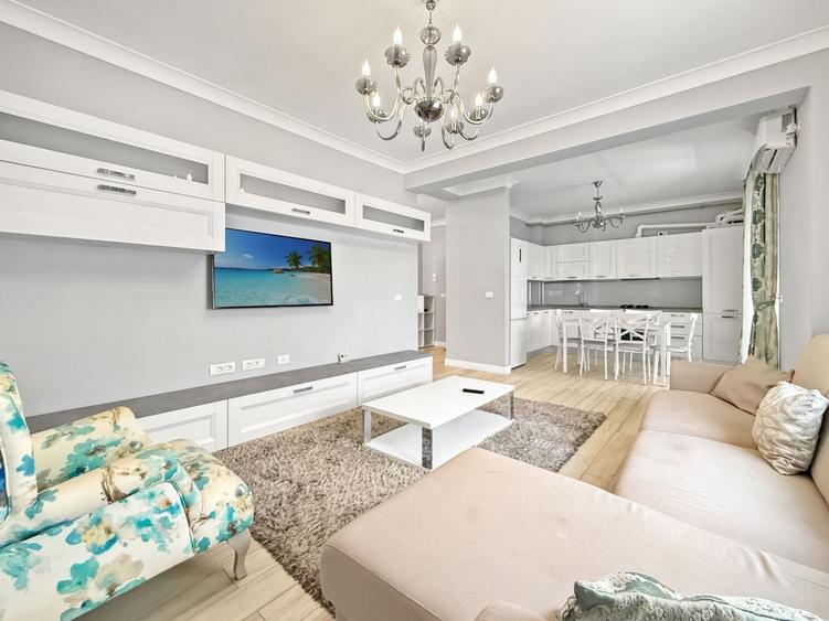 Apartament cu 3 camere semidecomandat, mobilat în Aradului