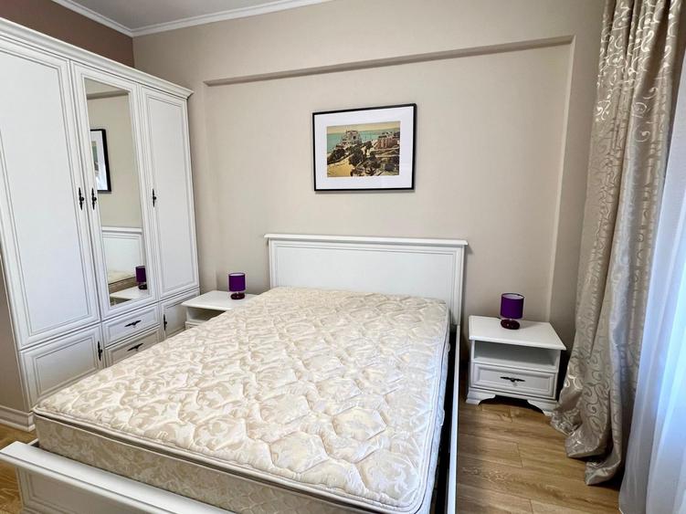 Apartament cu 4 camere decomandat, mobilat în Central