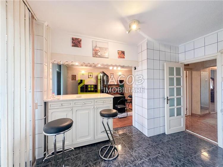 Apartament cu 2 camere decomandat în 9 Mai