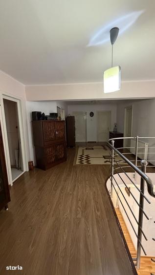 Casă cu 6 camere cu Teren 661.51 Mp în Central