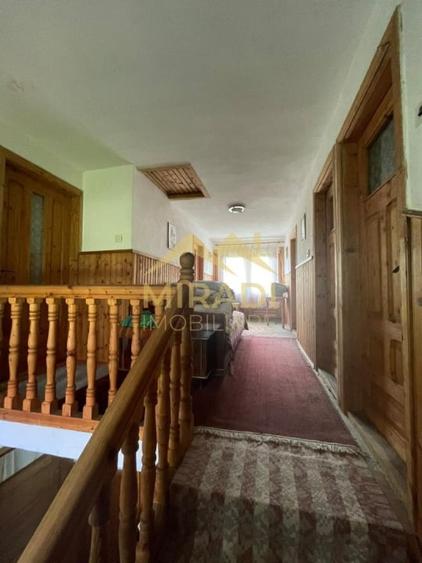 Casă individuală cu 7 camere cu Teren 580 Mp în Valea Doftanei