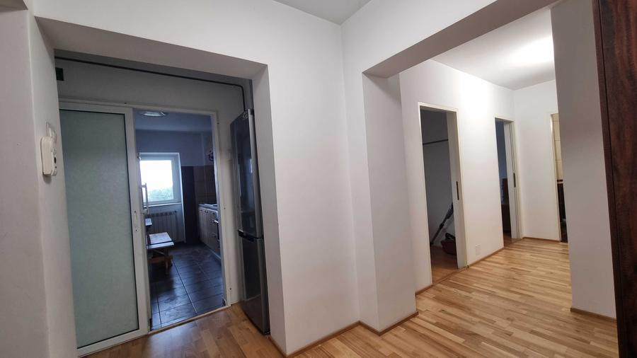 Apartament cu 3 camere decomandat în Nicolina