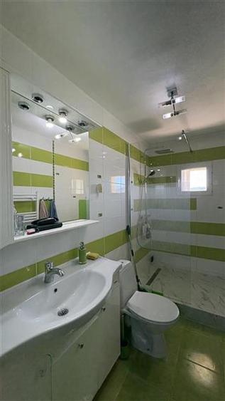 Apartament cu 4 camere semidecomandat, mobilat în Mărăști