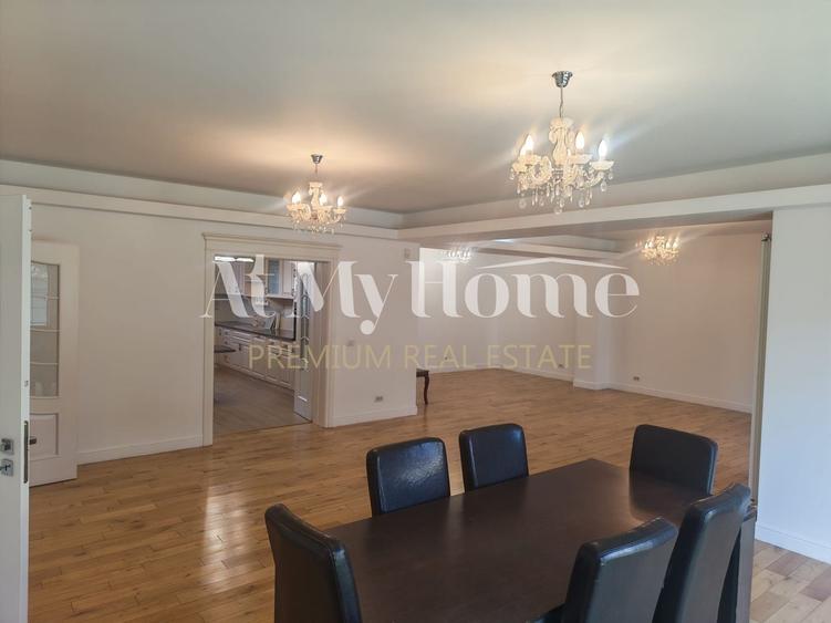 Duplex cu 7 camere cu Canalizare în Iancu Nicolae