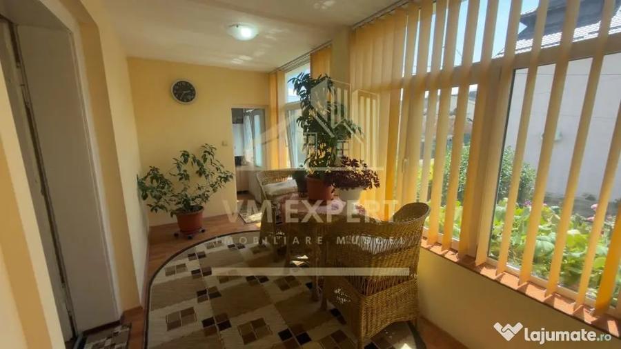 Casă cu 6 camere cu Teren 456 Mp în Ultracentral