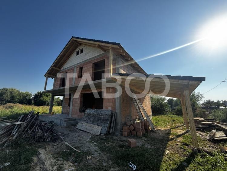 Casă individuală cu 5 camere cu Teren 700 Mp în Șura Mare