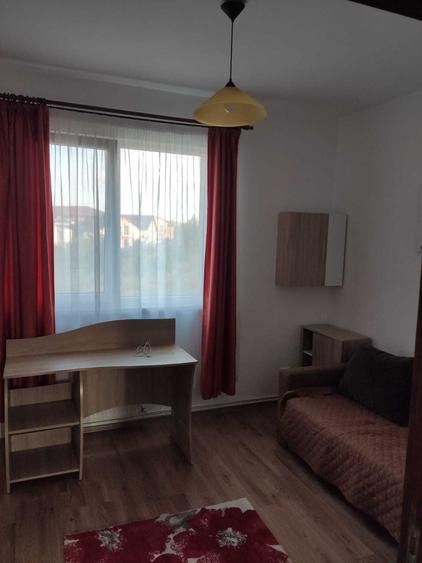 Apartament cu 3 camere semidecomandat în Casele Micești