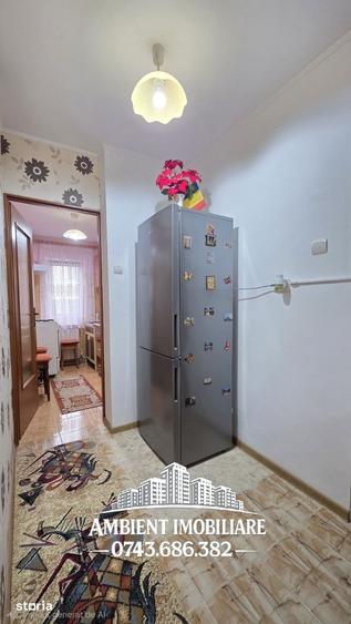 Apartament cu 3 camere semidecomandat în Sud