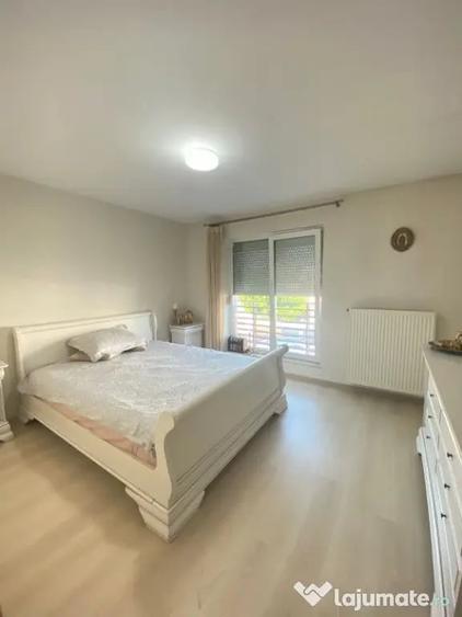 Casă cu 4 camere cu Teren 300 Mp în Central