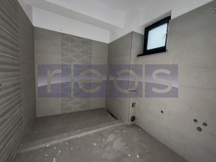 Casă individuală cu 14 camere cu Canalizare în Vitan