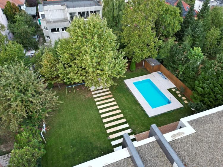 Casă individuală cu 6 camere decomandat cu Piscina în Pipera