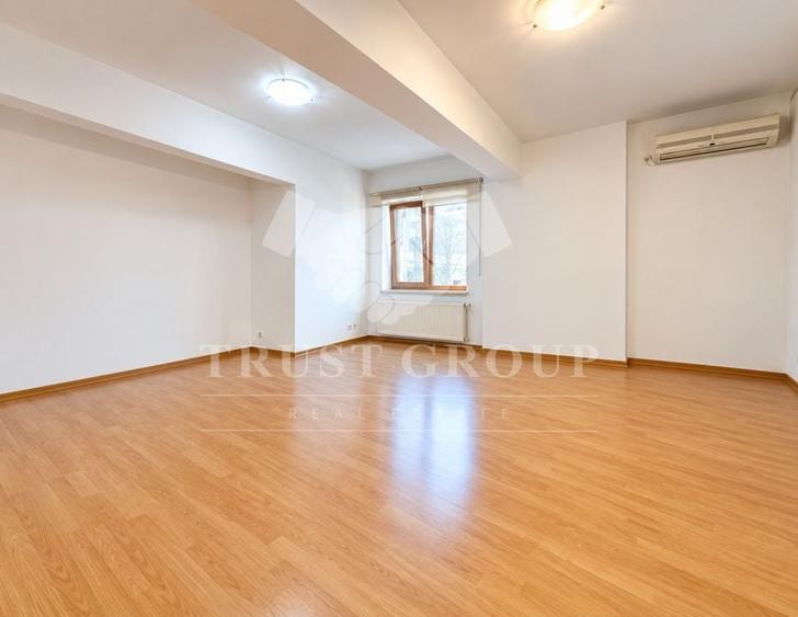 Apartament cu 3 camere decomandat în Cișmigiu