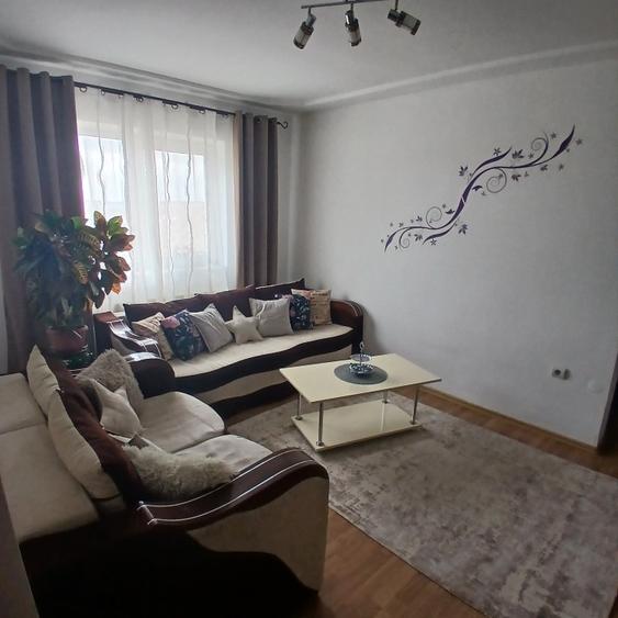 Apartament cu 3 camere semidecomandat în Sud-Est
