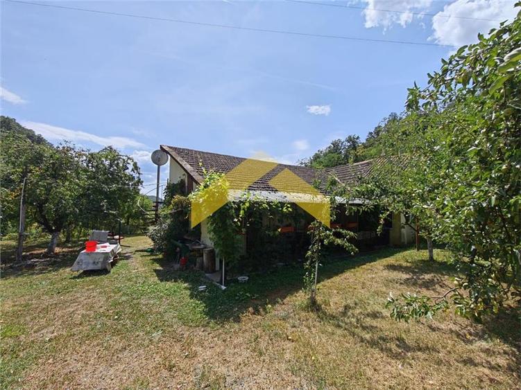 Casă individuală cu 4 camere cu Teren 2000 Mp în Cuiaș