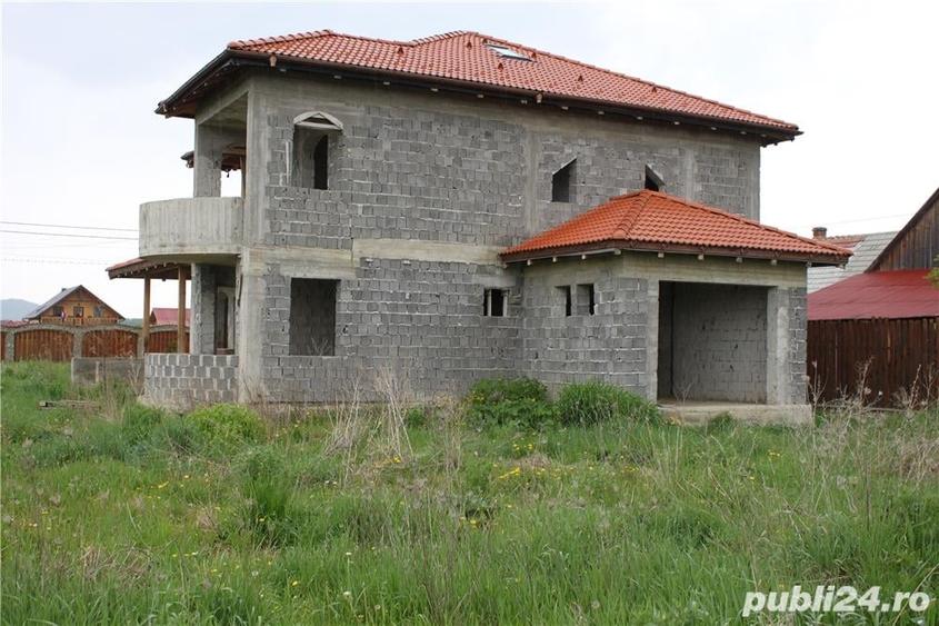Casă cu 5 camere cu Teren 2000 Mp în Podu Oltului