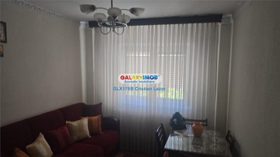 Apartament cu 4 camere semidecomandat în Crângași