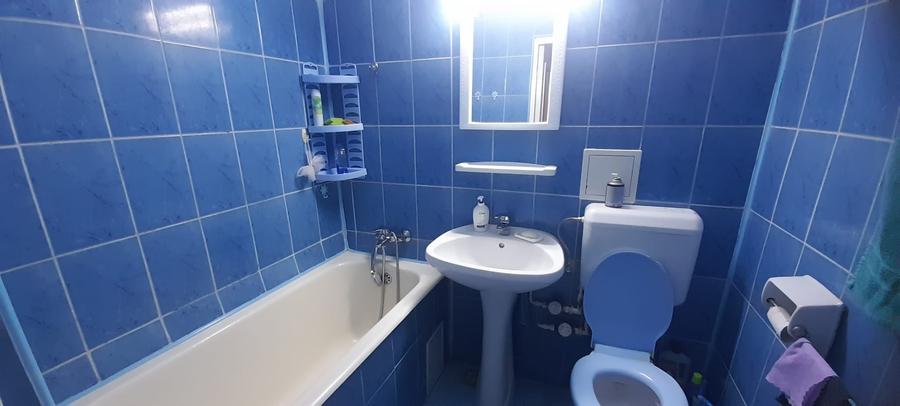 Apartament cu 3 camere semidecomandat în 1 Decembrie 1918