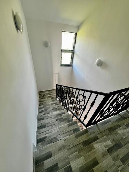 Duplex cu 5 camere cu Teren 290 Mp în Micești
