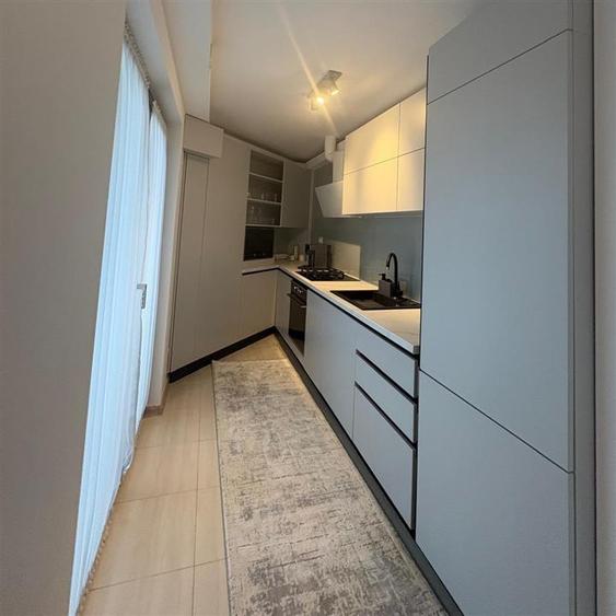 Apartament cu 3 camere semidecomandat, mobilat în Universității