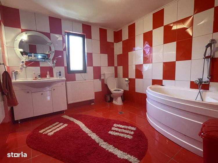Casă cu 4 camere în Central