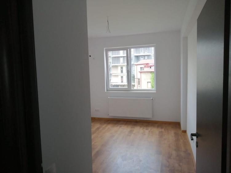 Apartament cu 3 camere decomandat în Brâncoveanu