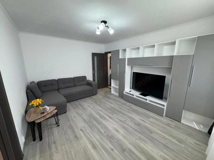 Apartament cu 2 camere semidecomandat în Craiovița Nouă