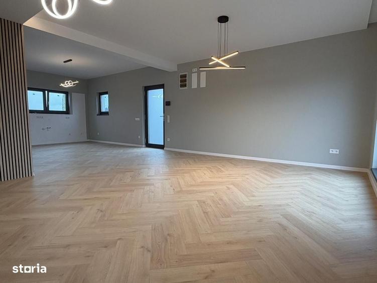 Apartament cu 4 camere în Cristian