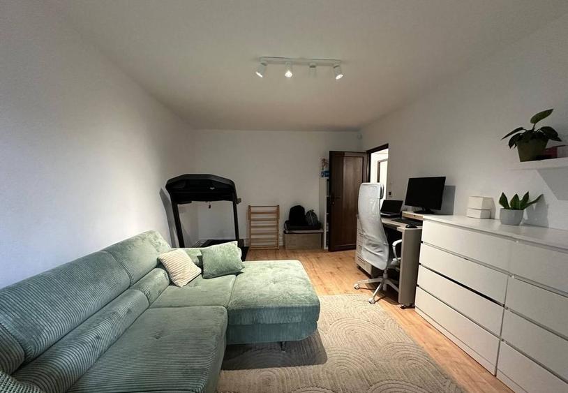 Apartament cu 3 camere decomandat în Plopilor