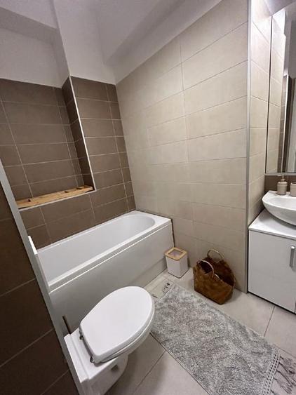Apartament cu 3 camere decomandat, mobilat în Central