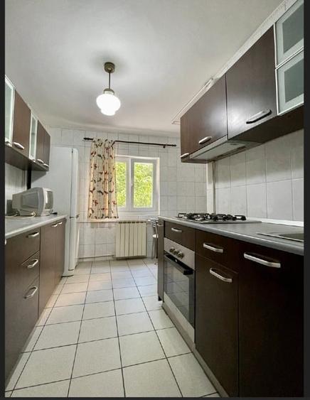 Apartament cu 3 camere decomandat, mobilat în Vitan Mall