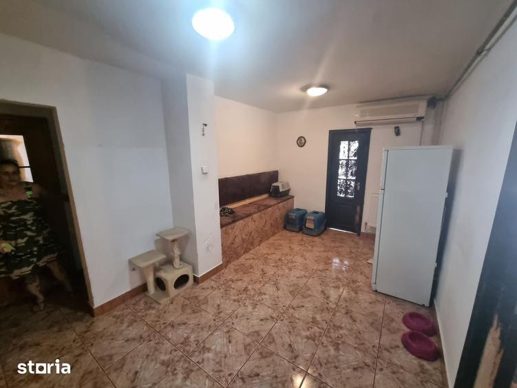 Apartament cu 2 camere decomandat în Far