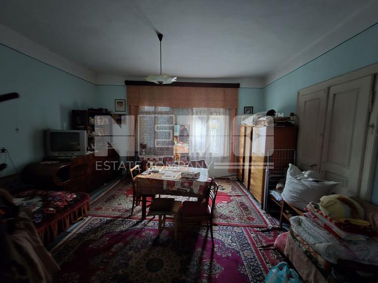 Casă individuală cu 6 camere cu Canalizare în Central
