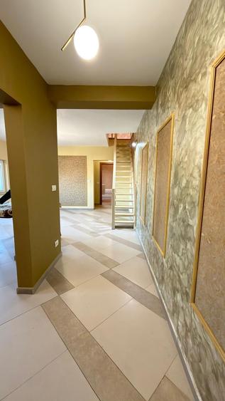 Apartament cu 3 camere semidecomandat în Dâmbovița