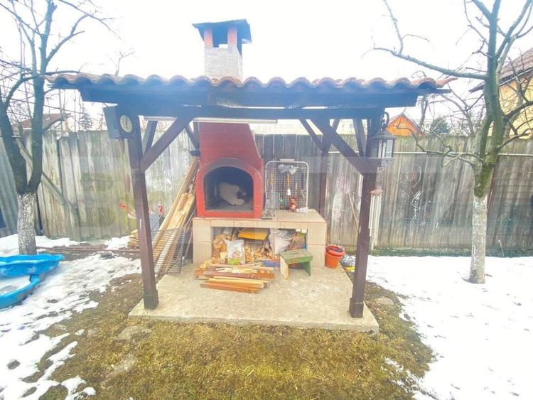 Casă individuală cu 12 camere cu Garaj în Florilor