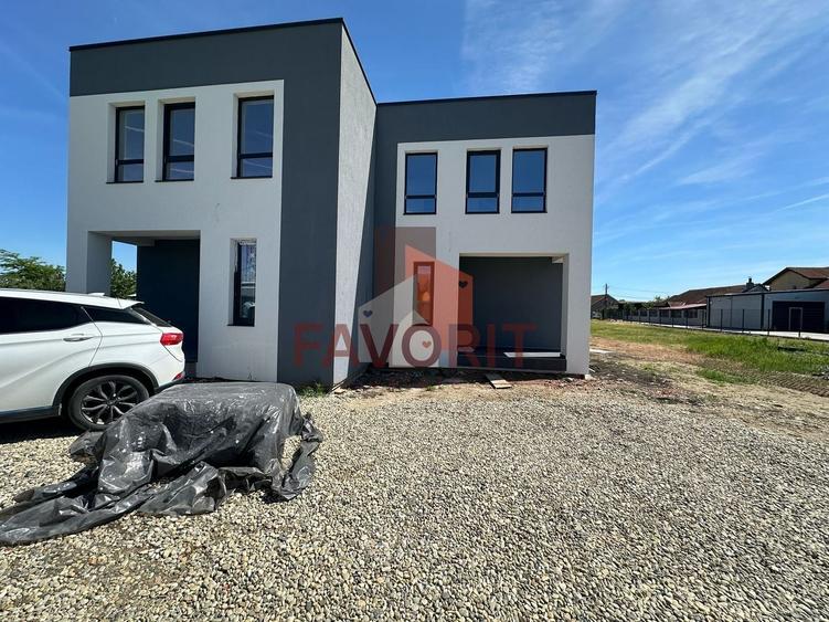 Duplex cu 4 camere cu Canalizare în Săcălaz