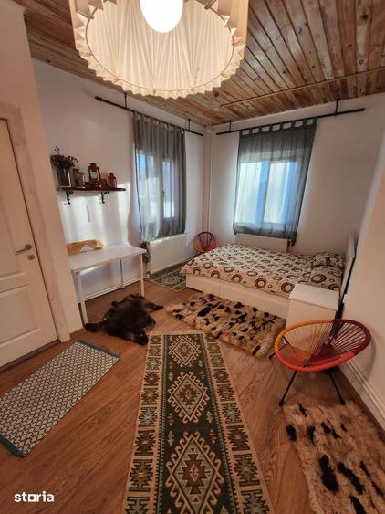 Casă cu 8 camere cu Teren 340 Mp în Central