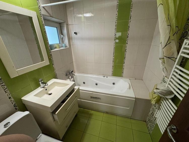 Apartament cu 3 camere semidecomandat, mobilat în Rahova