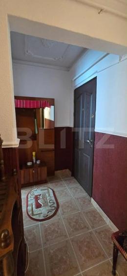 Apartament cu 3 camere semidecomandat, mobilat în Micro 4