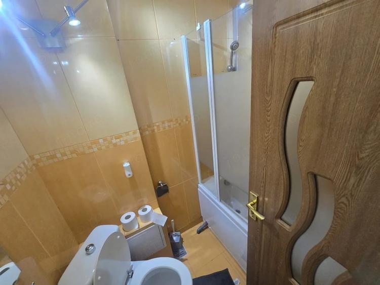 Apartament cu 3 camere semidecomandat în Negru Vodă