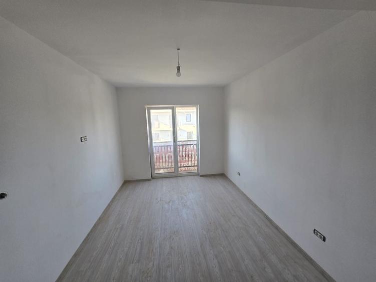 Duplex cu 5 camere cu Canalizare în Giroc
