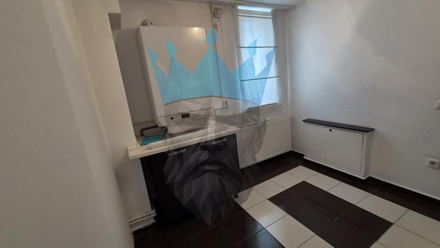 Casă individuală cu 7 camere cu Canalizare în Voluntari