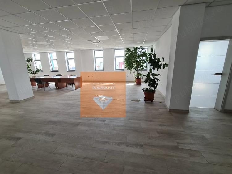 Spațiu comercial, de 200 mp, în Bradu