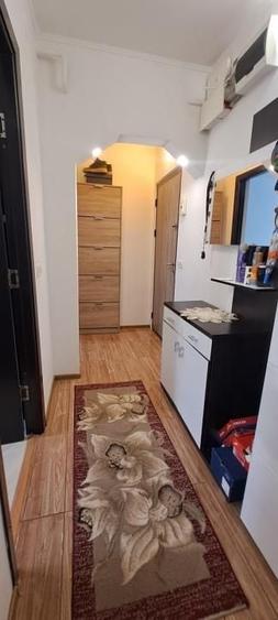 Apartament cu 3 camere semidecomandat, mobilat în Tătărași