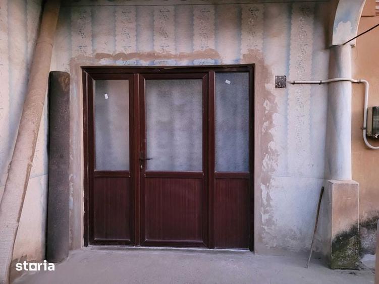 Casă cu 4 camere semidecomandat cu Teren 139 Mp în Vădăstrița