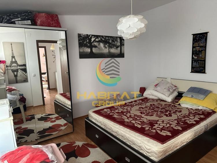 Apartament cu 3 camere semidecomandat, mobilat în Central