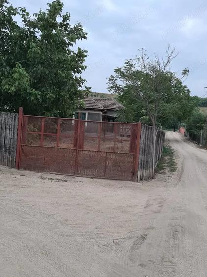 Casă cu 2 camere în Braniștea