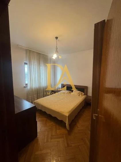 Apartament cu 3 camere decomandat în Victoriei
