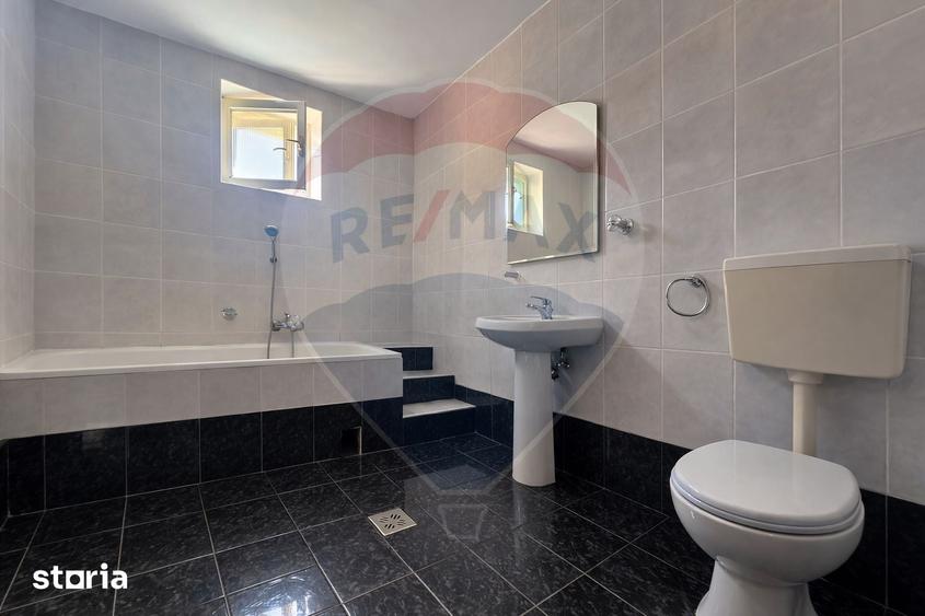 Casă cu 7 camere cu Teren 5175 Mp în Vințu de Jos