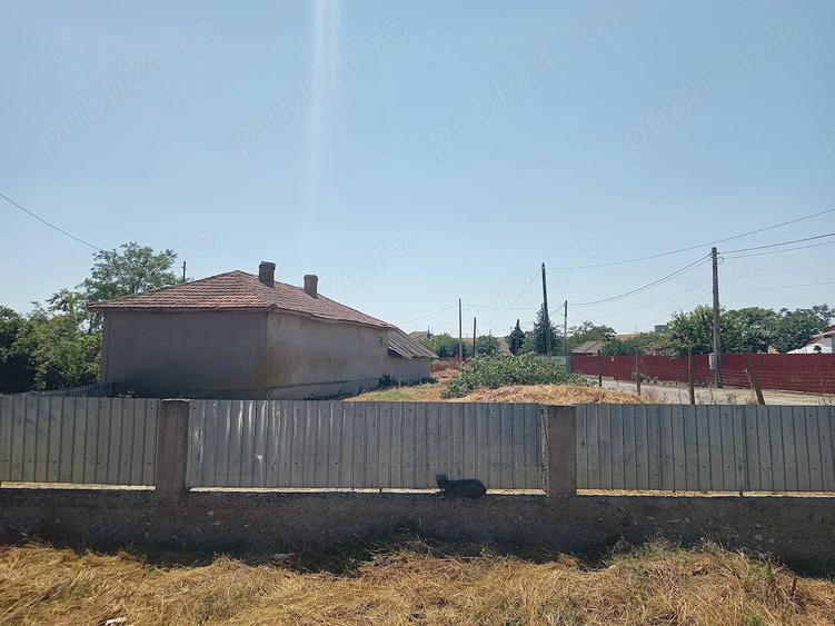 Casă cu 3 camere cu Teren 3500 Mp în Baia