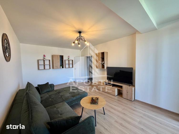 Apartament cu 2 camere, mobilat în Est